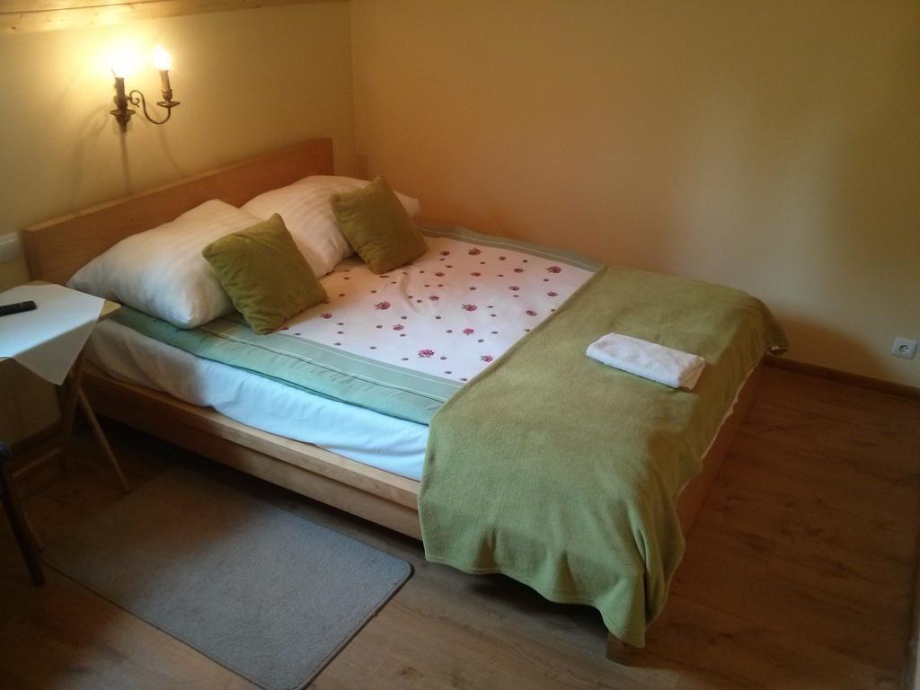 Zbojna Debra Bed & Breakfast Golejow Bilik gambar